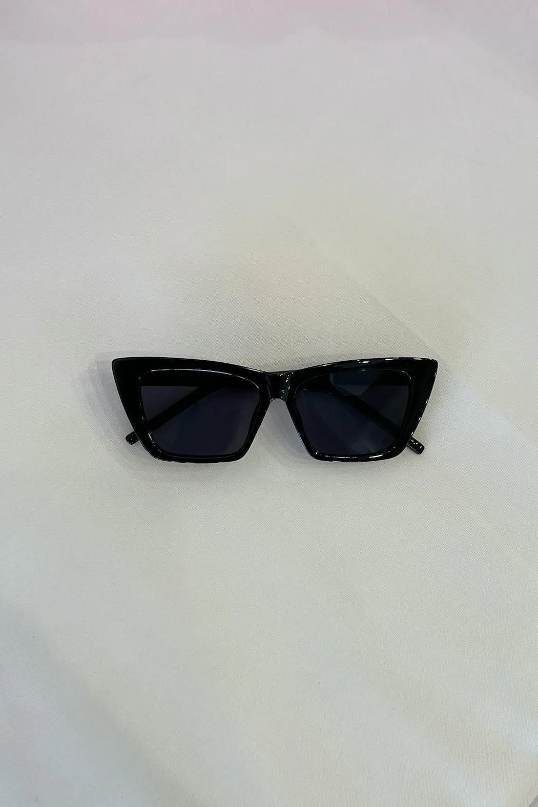 Ainsley Sunglasses in Black