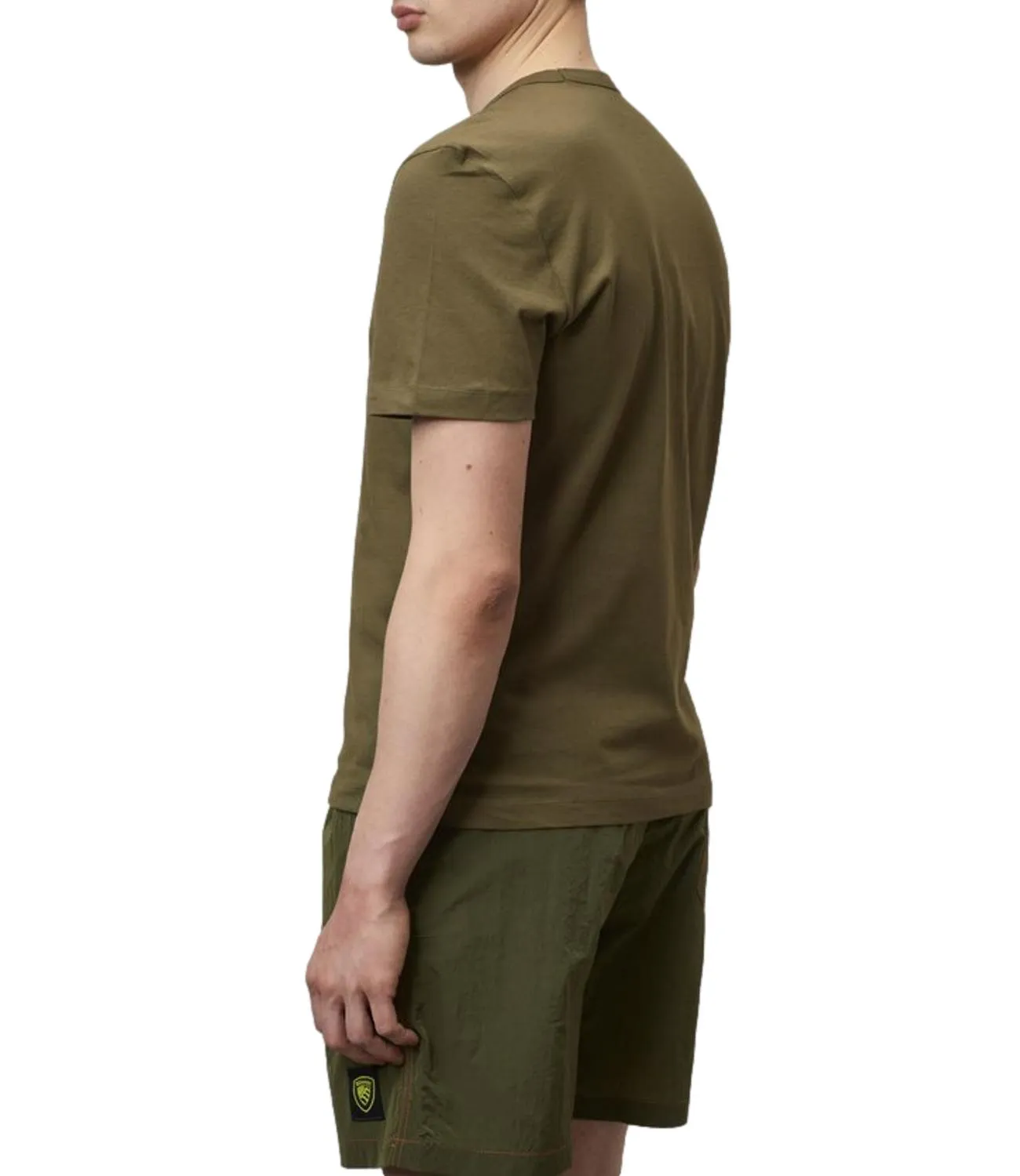 Blauer t-shirt verde siepe