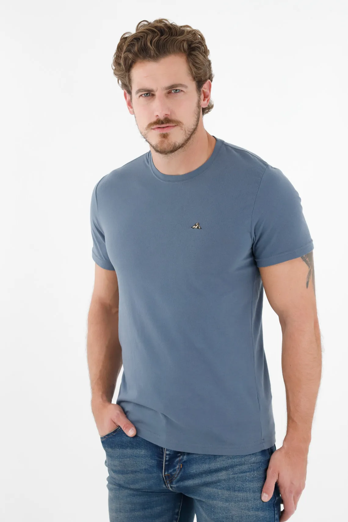 Camiseta azul con mini bordado para hombre