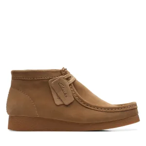 CLARKS | BOTAS HOMBRE | WALLABEE EVO BOOT DARK SAND SUEDE | BEIGE