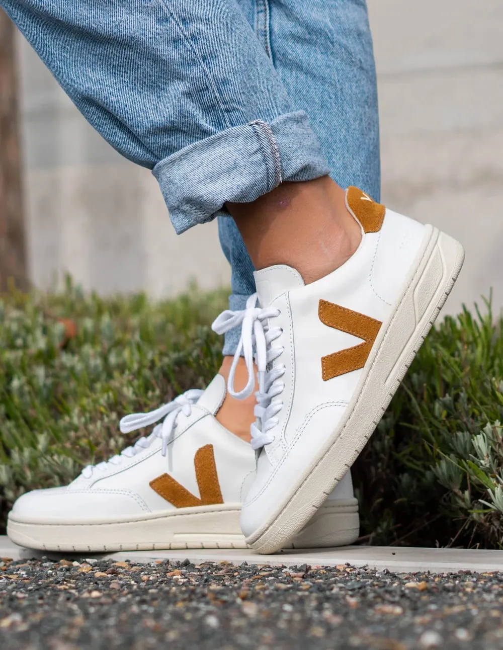 Veja V-12 Leather Blancas y Marrones Unisex